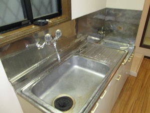 戸田クリーン台所キッチン流し台廻り清掃前写真