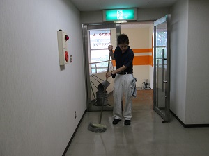 戸田クリーン床水拭き清掃写真